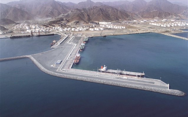 limani-tou-fujairah-inomena-arabika-emirata